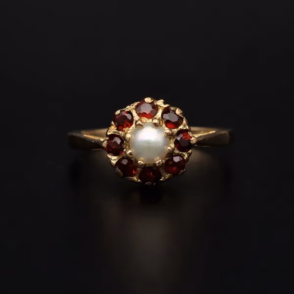 Vintage 9ct Gold Pearl and Garnet Ring