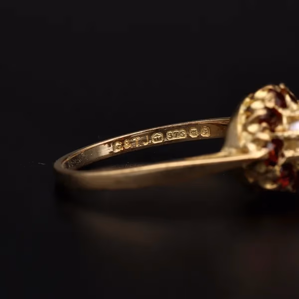 Vintage 9ct Gold Pearl and Garnet Ring