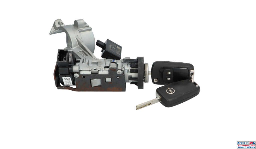 Used Ignition lock + key Opel Corsa E 1.0 SIDI Turbo 12V Price € 45,00 Margin scheme offered by Automaterialen Ronald Morien B.V.