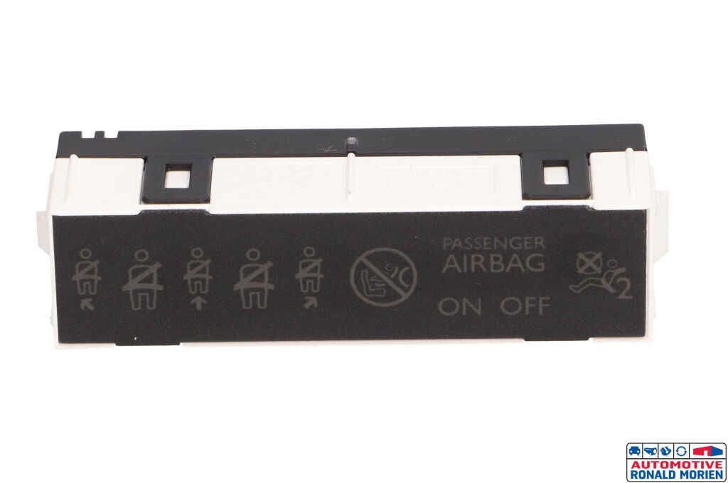 Used Seat belt reminder module Opel Crossland/Crossland X 1.2 12V Price € 9,99 Inclusive VAT offered by Automaterialen Ronald Morien B.V.