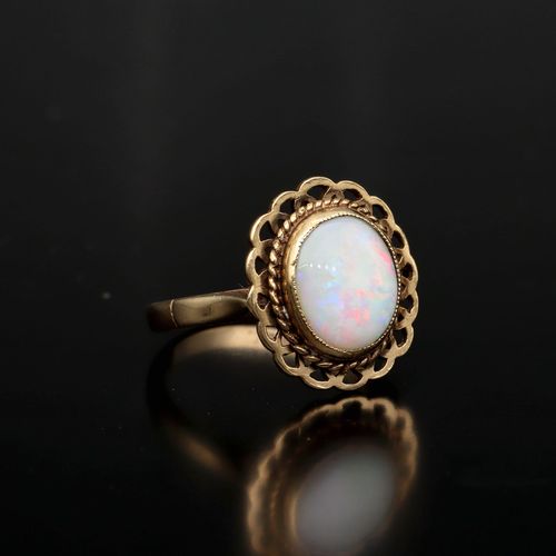 Vintage 9ct Gold Opal Ring image-1