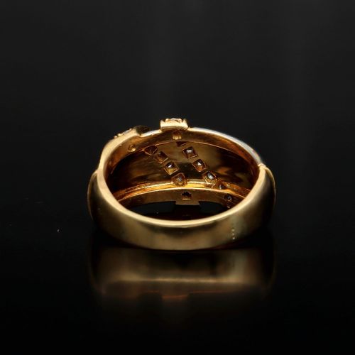 18ct Bi-colour Gold Brilliant cut Diamond Ring image-4