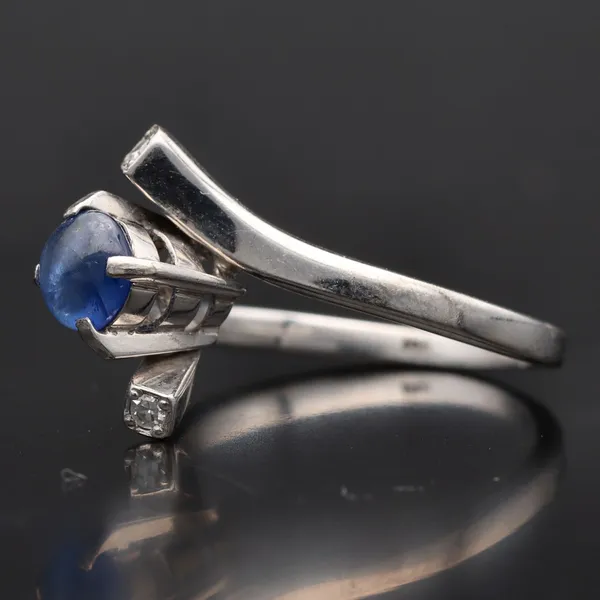 18ct Gold Diamond and Cabochon Sapphire Ring