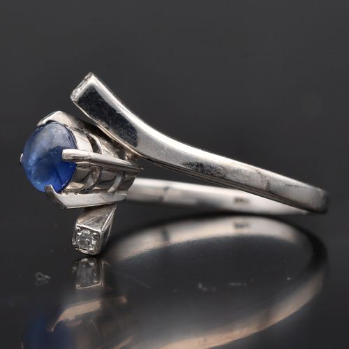 18ct Gold Diamond and Cabochon Sapphire Ring image-3