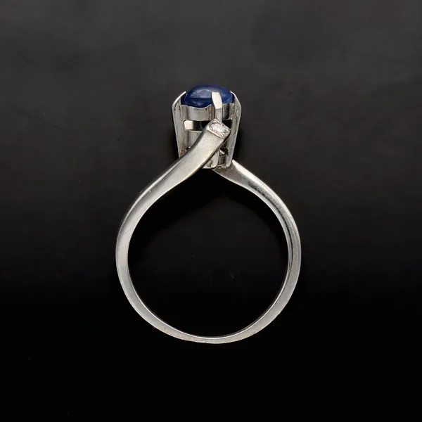 18ct Gold Diamond and Cabochon Sapphire Ring
