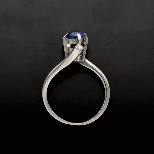 18ct Gold Diamond and Cabochon Sapphire Ring image-6