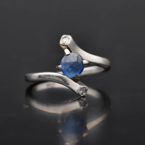 18ct Gold Diamond and Cabochon Sapphire Ring