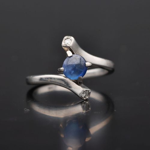 18ct Gold Diamond and Cabochon Sapphire Ring image-2