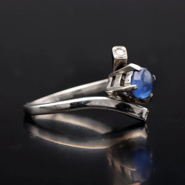 18ct Gold Diamond and Cabochon Sapphire Ring