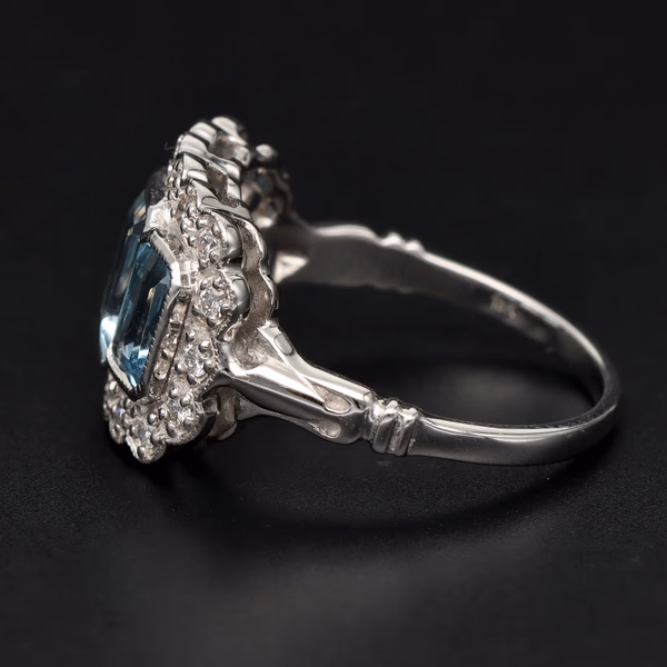 18ct White Gold Aquamarine Diamond Ring