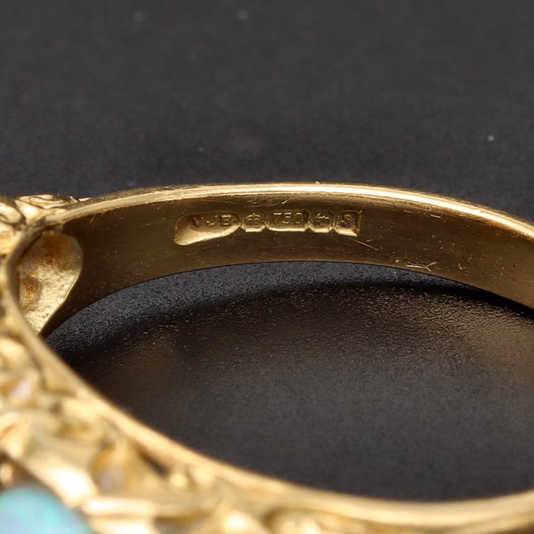 Vintage 18ct Gold & Opal Three-Stone Ring