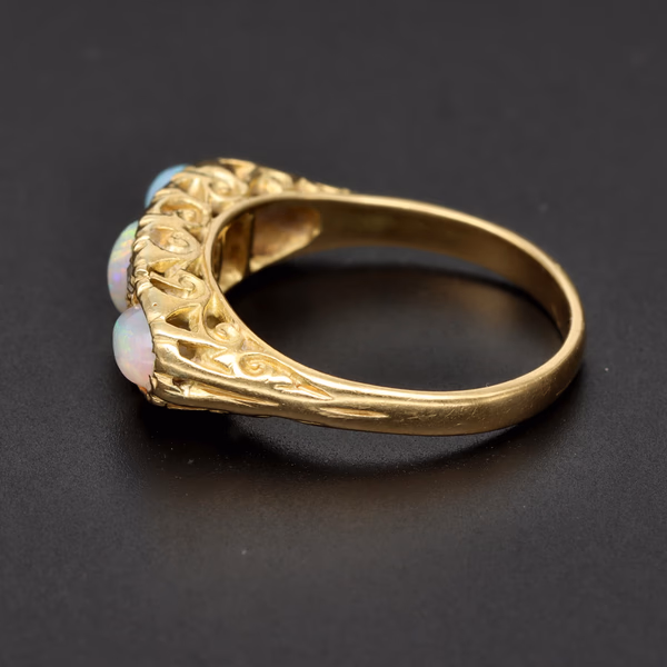 Vintage 18ct Gold & Opal Three-Stone Ring