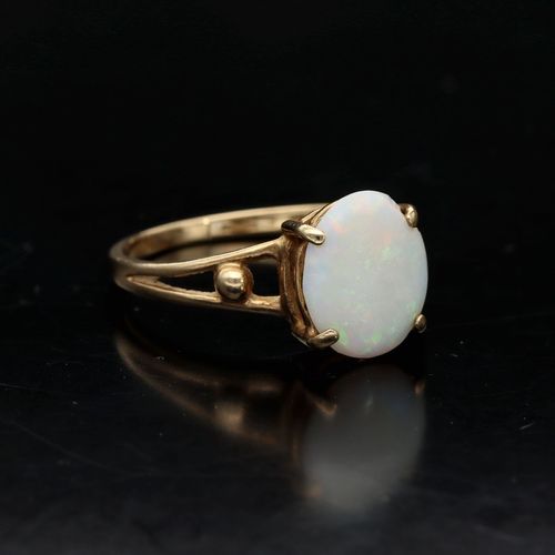 London 1980 9ct Gold Opal Ring image-1