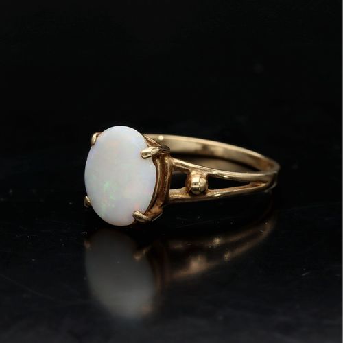 London 1980 9ct Gold Opal Ring image-3