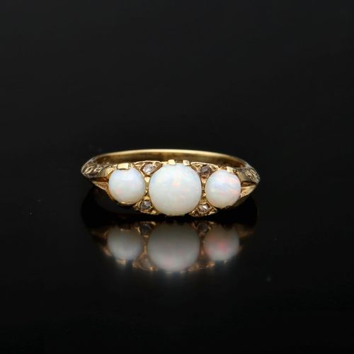 Vintage 9ct Gold Opal and Diamond Ring image-2