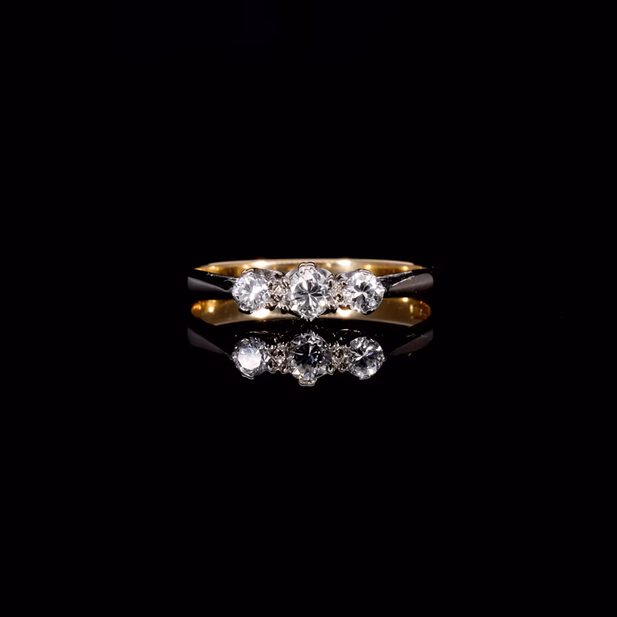 360° view of The Vintage Brilliant Cut Diamond Trio Classic Ring