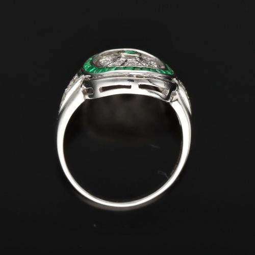 Unusual 18ct Gold Emerald and Diamond Ring image-5