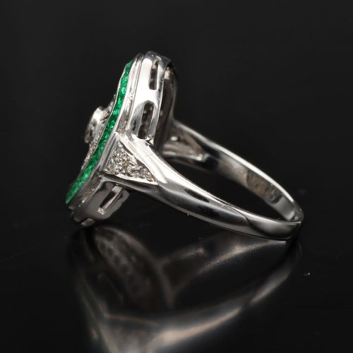 Unusual 18ct Gold Emerald and Diamond Ring image-3