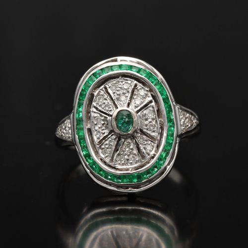 Unusual 18ct Gold Emerald and Diamond Ring image-2