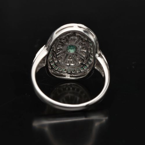 Unusual 18ct Gold Emerald and Diamond Ring image-6