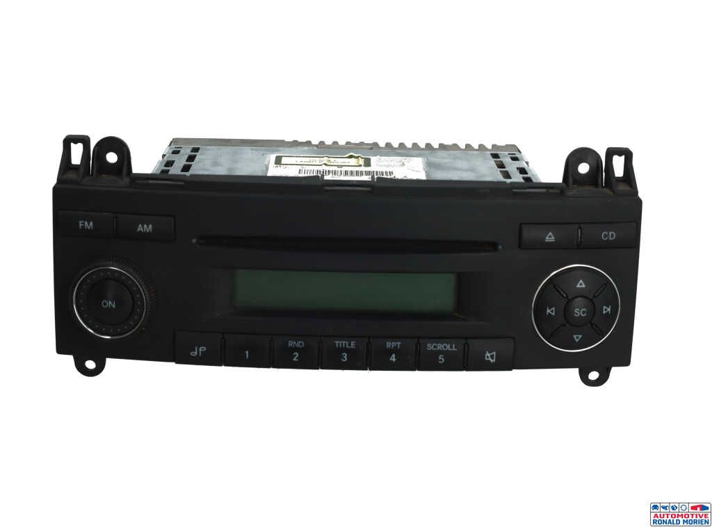 Używane Radioodtwarzacz CD Volkswagen Crafter Cena € 125,00 Procedura marży oferowane przez Automaterialen Ronald Morien B.V.