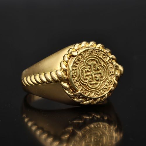Large 18ct Gold Signet Ring image-1