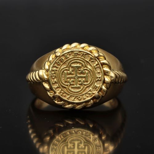 Large 18ct Gold Signet Ring image-2