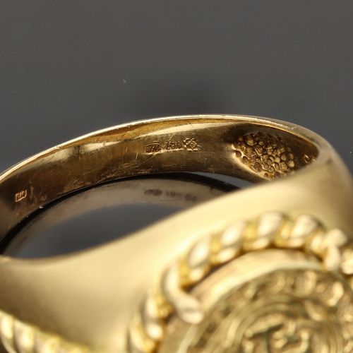 Large 18ct Gold Signet Ring image-4