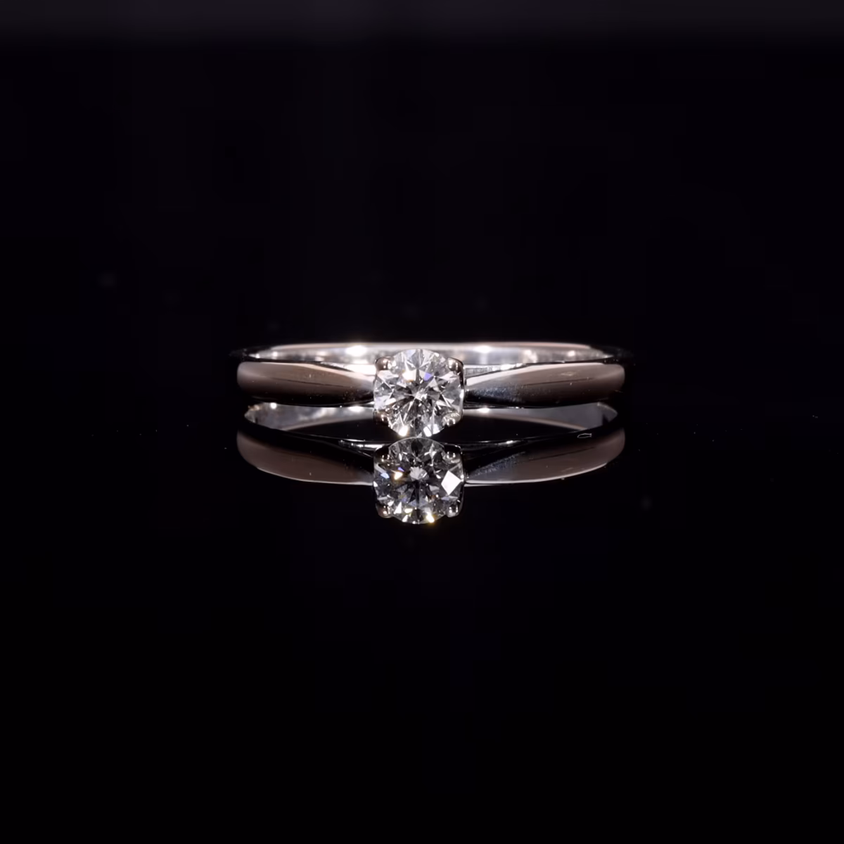 360° view of The Vintage Brilliant Cut Diamond Forever Ring