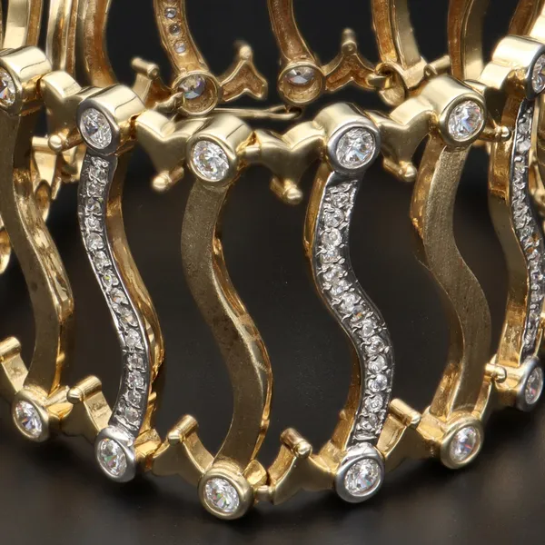 9ct Yellow Gold Diamond Bracelet