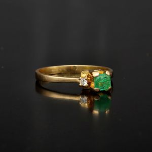 Vintage 18ct Gold Emerald and Diamond Ring