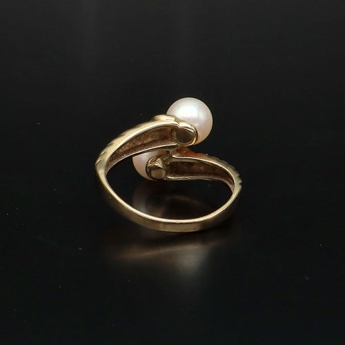 9ct Gold Diamond & Pearl Ring image-5