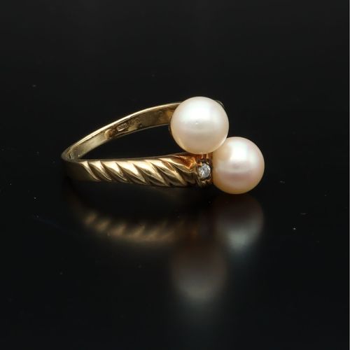 9ct Gold Diamond & Pearl Ring image-1
