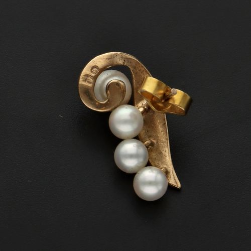 9ct Gold Mikimoto Cultured Pearl Earrings image-4