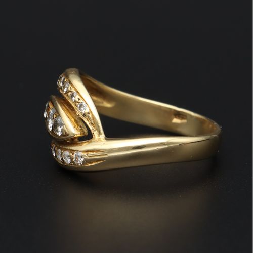 18ct Gold Multi Diamond Ring image-3