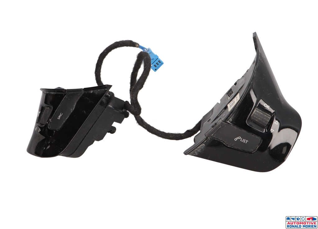 Used Steering wheel mounted radio control Peugeot 308 SW (L4/L9/LC/LJ/LR) 1.2 12V e-THP PureTech 110 Price € 90,75 Inclusive VAT offered by Automaterialen Ronald Morien B.V.