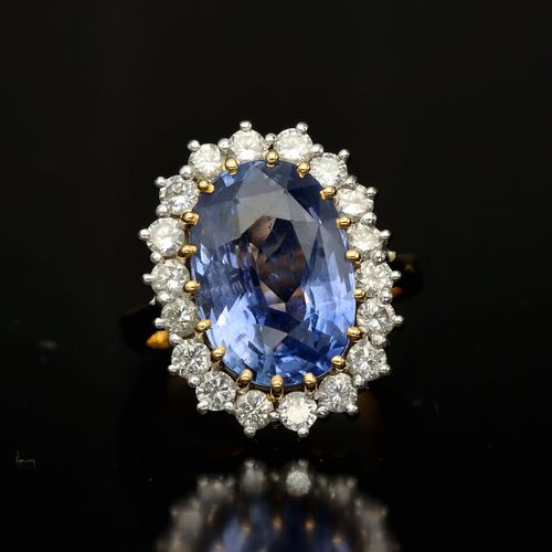 Vintage 18ct Gold Diamond and Sapphire Ring image-2