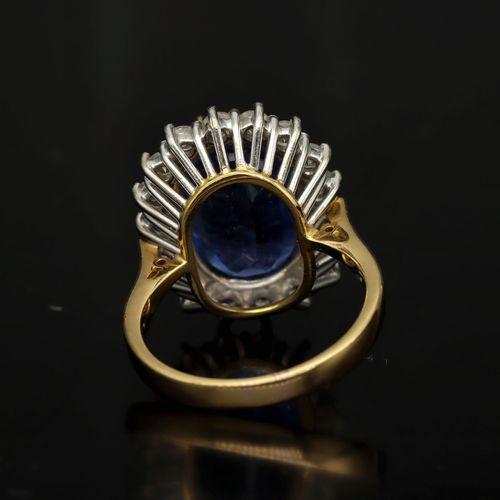 Vintage 18ct Gold Diamond and Sapphire Ring image-4
