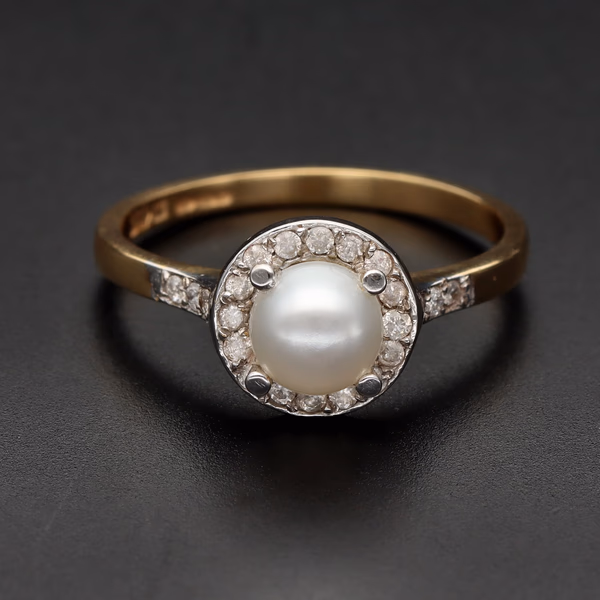 18ct Gold Pearl and Brilliant Cut Diamond Ring