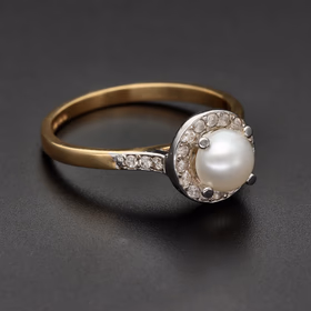 18ct Gold Pearl and Brilliant Cut Diamond Ring