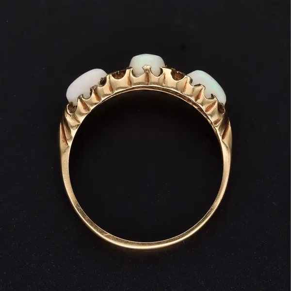 Retro Vintage Gold Opal Diamond ring