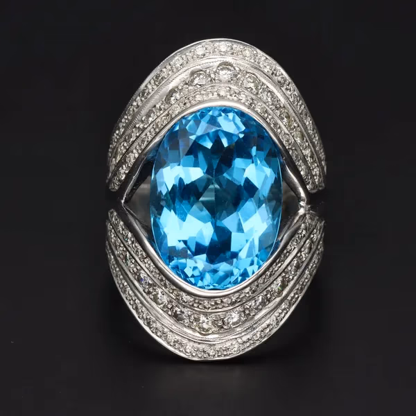 Heavy 18ct White Gold Blue Topaz & Diamond Ring
