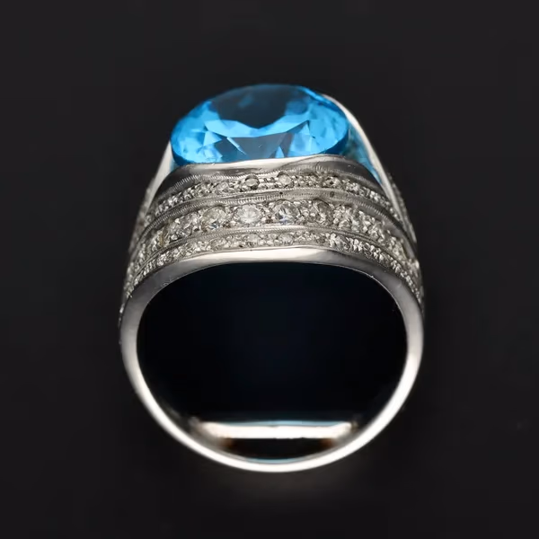 Heavy 18ct White Gold Blue Topaz & Diamond Ring