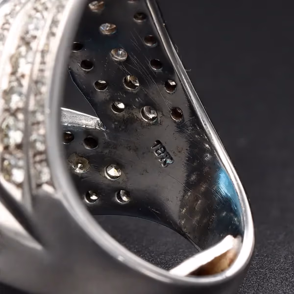 Heavy 18ct White Gold Blue Topaz & Diamond Ring