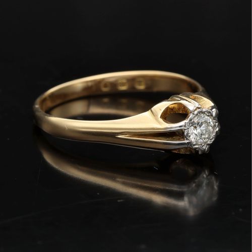 Large 18ct Gold 0.25ct Diamond Ring image-1