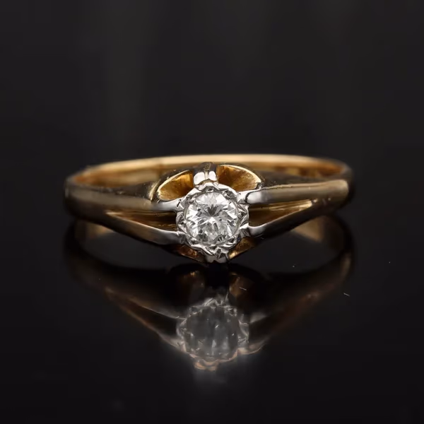 Large 18ct Gold 0.25ct Diamond Ring