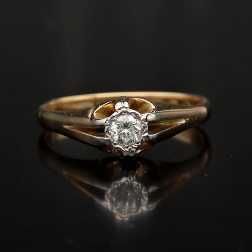 Large 18ct Gold 0.25ct Diamond Ring image-2