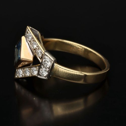 Vintage 18ct Gold and Platinum Aquamarine and Diamond Ring image-6
