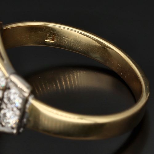 Vintage 18ct Gold and Platinum Aquamarine and Diamond Ring image-5