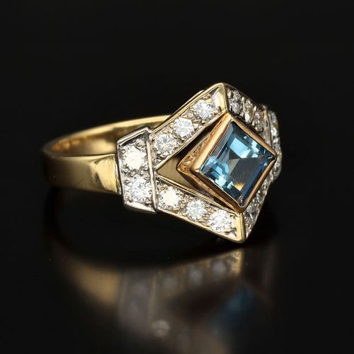 Vintage 18ct Gold and Platinum Aquamarine and Diamond Ring image-1